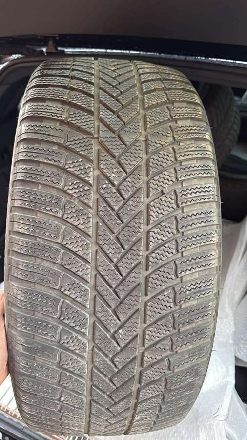 Bridgestone, зимние 285/40 R22