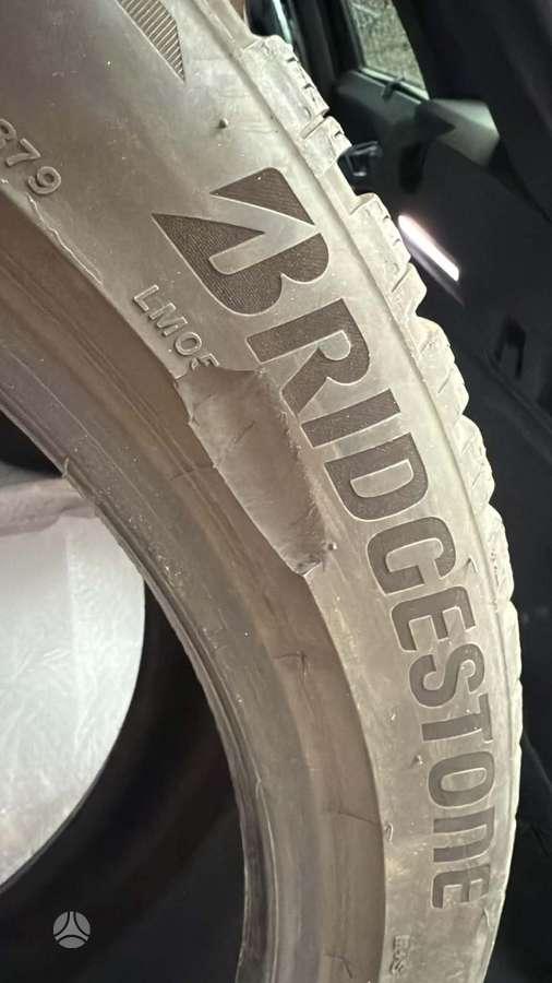 Bridgestone, зимние 285/40 R22