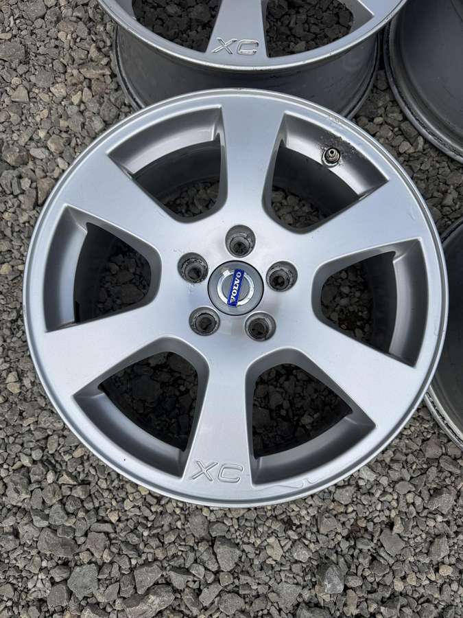Volvo, lengvojo lydinio, R17