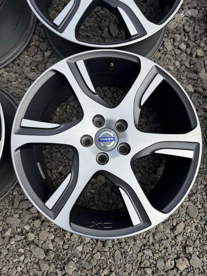 Volvo, lengvojo lydinio, R18