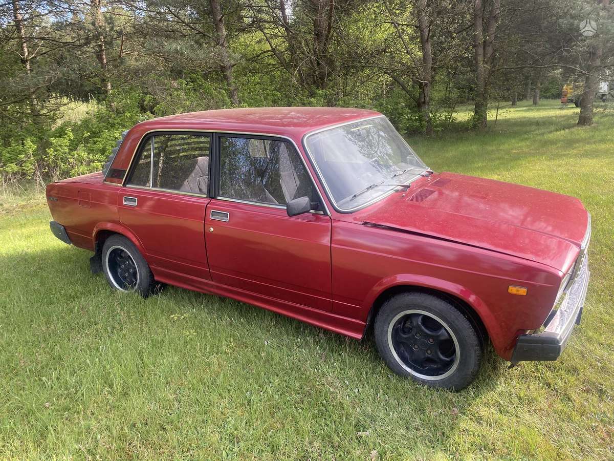 Lada 2107, saloon / sedan