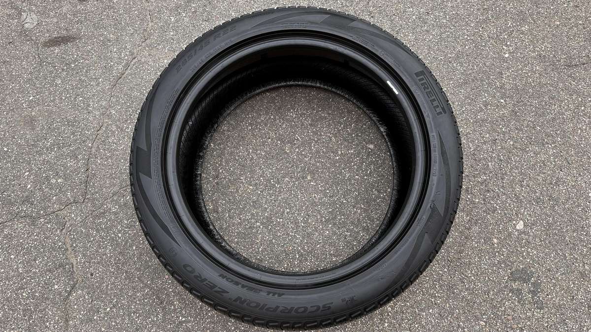 Pirelli Scorpion Zero, universalios 285/45 R22