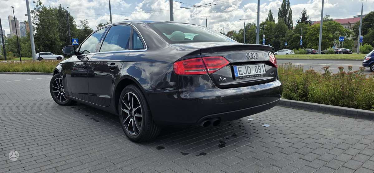 Audi A4, 1.8 l., Седан