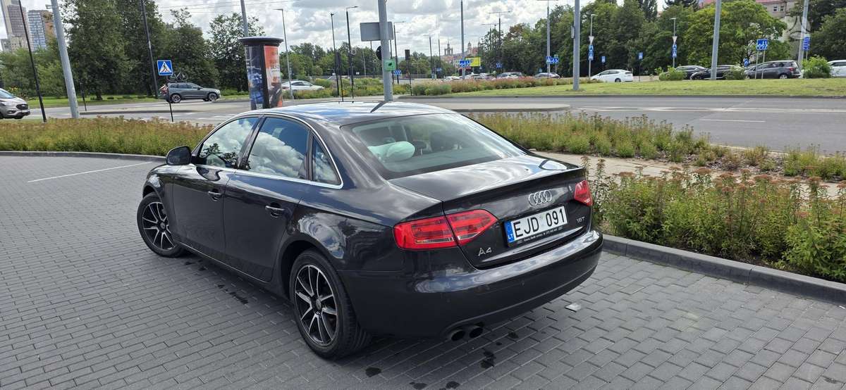Audi A4, 1.8 l., Седан