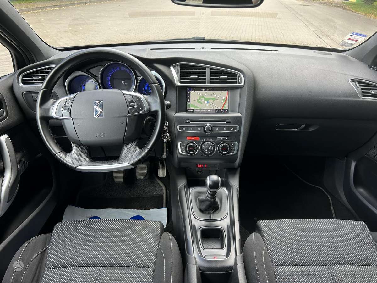 Citroen DS4, 1.2 l., hatchback
