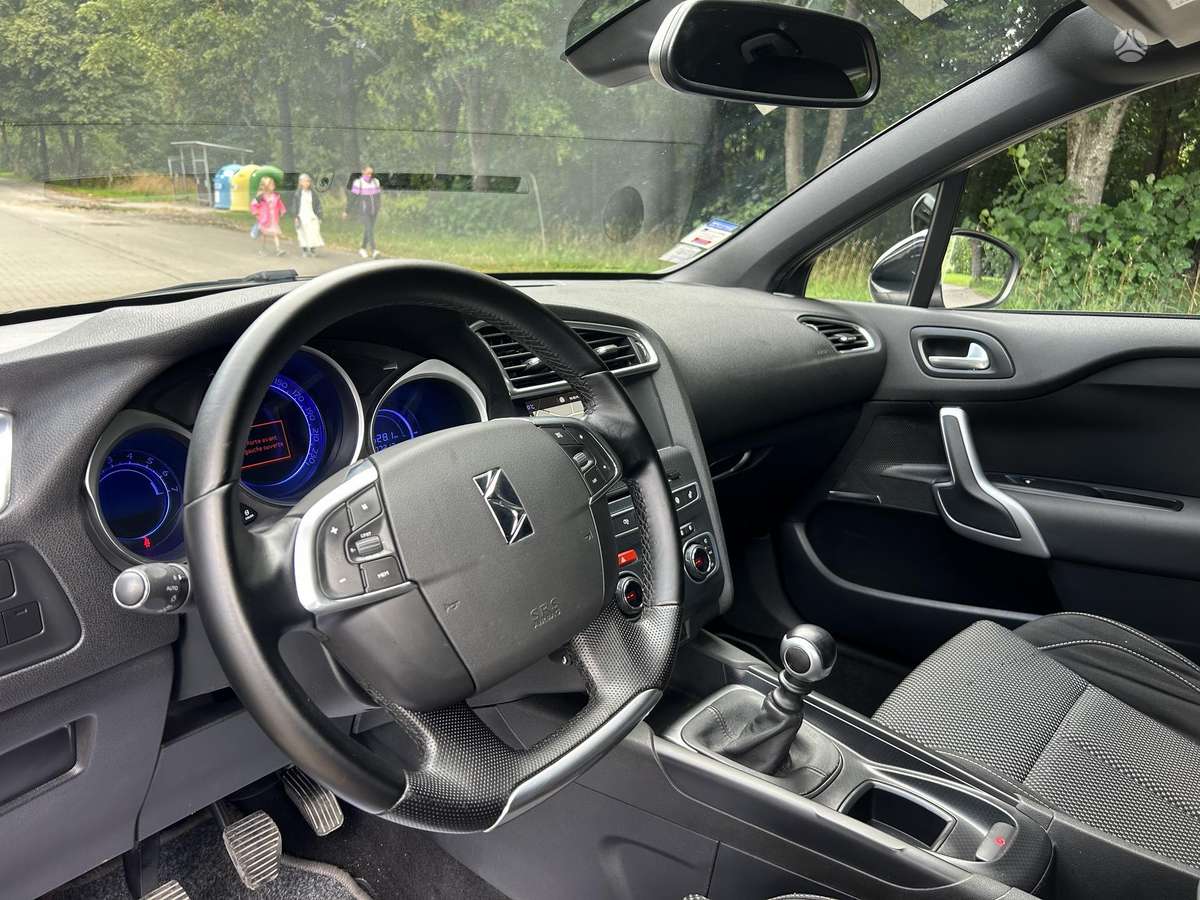Citroen DS4, 1.2 l., hatchback