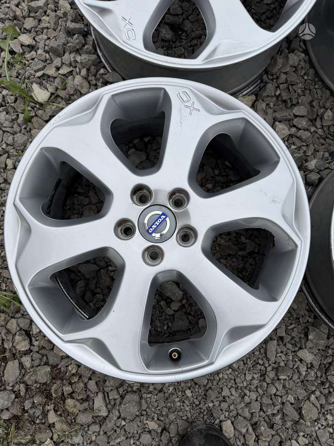 Volvo, lengvojo lydinio, R18