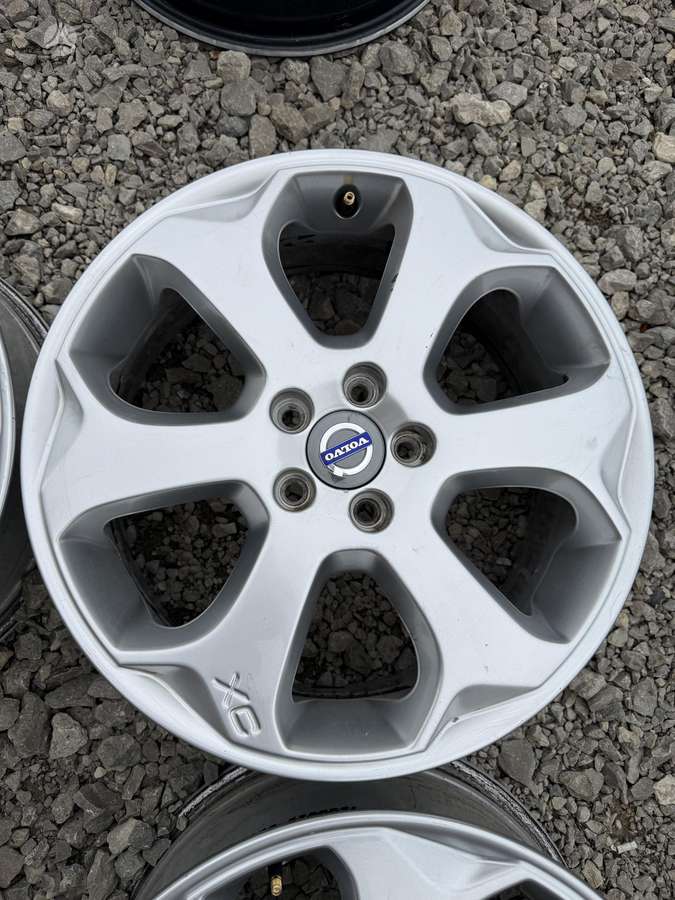 Volvo, lengvojo lydinio, R18