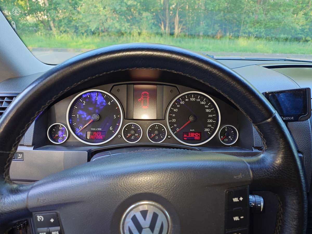 Volkswagen Touareg - 11