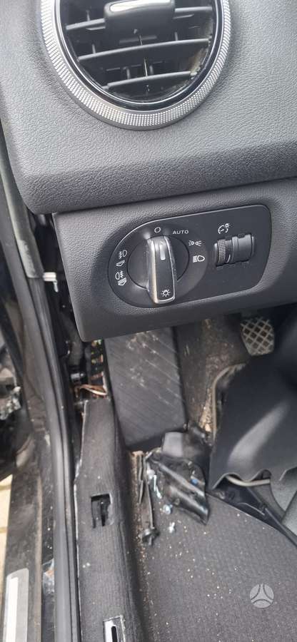Audi A3, CFFB, salono detalės