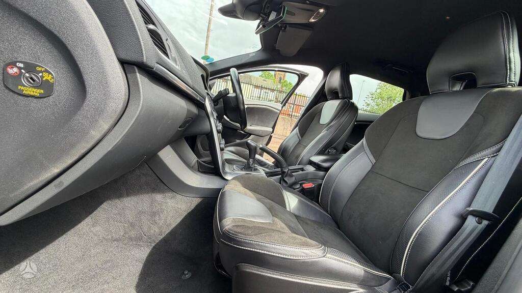 Volvo V40, 2.0 l., Хэтчбек