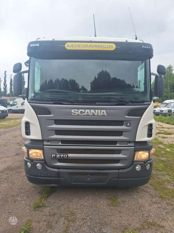 Scania P270, su kranu