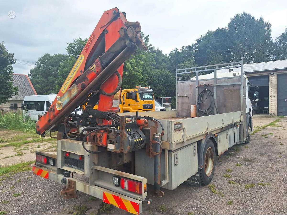 Scania P270, su kranu