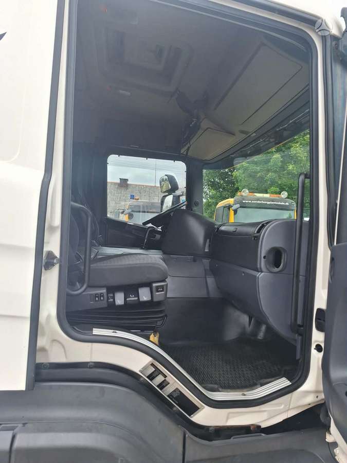Scania P270, su kranu