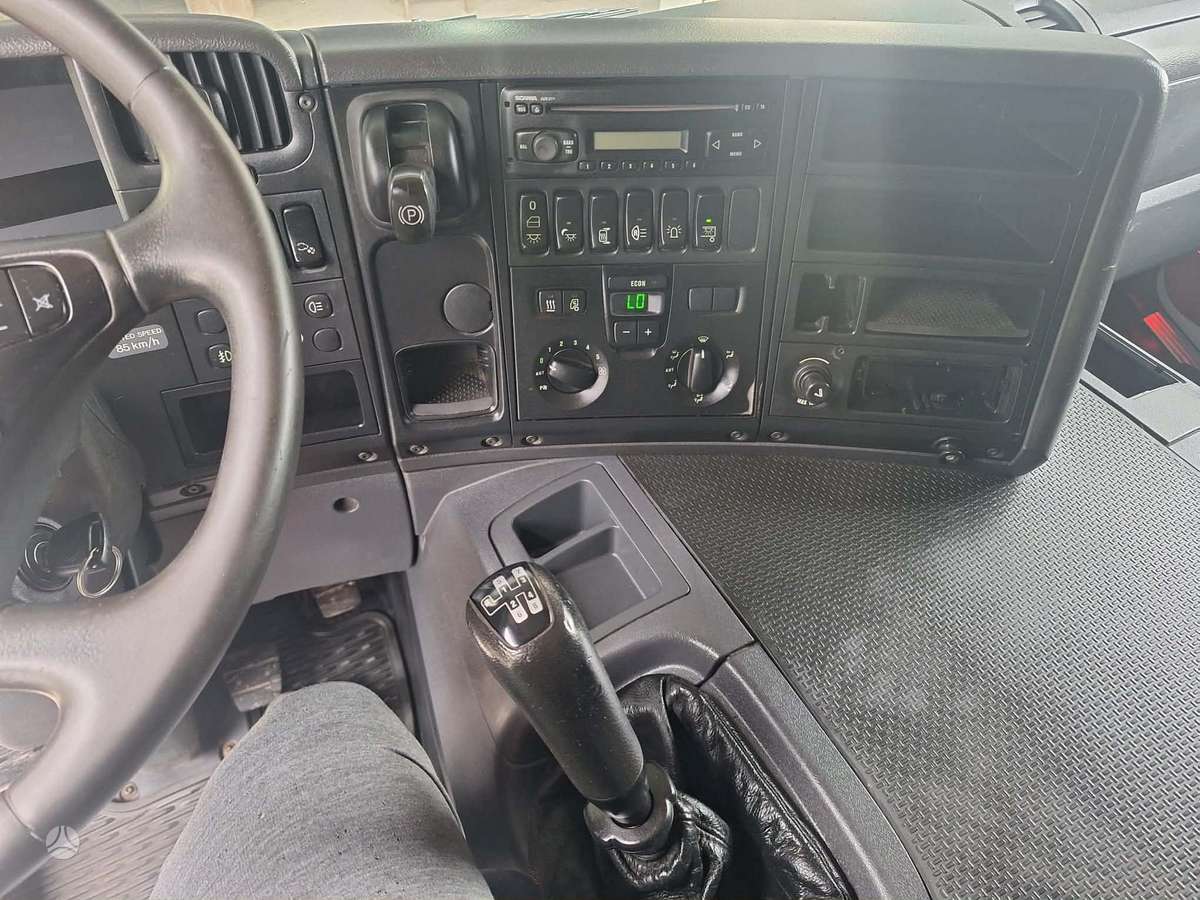 Scania P270, su kranu