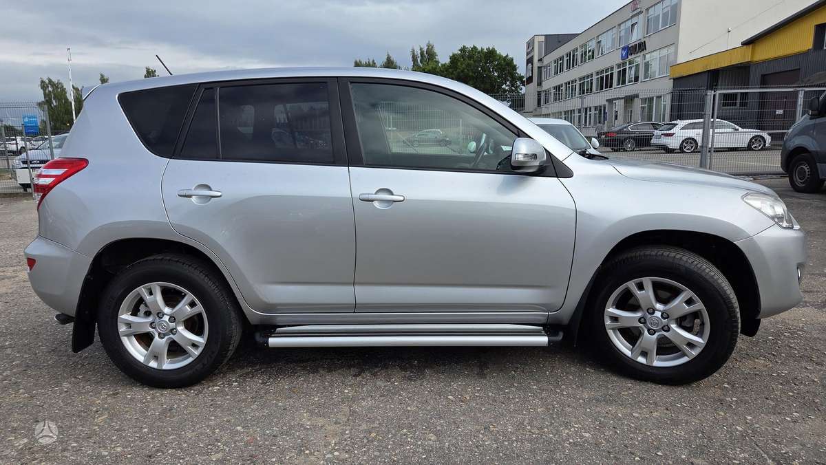 Toyota RAV4 - 6