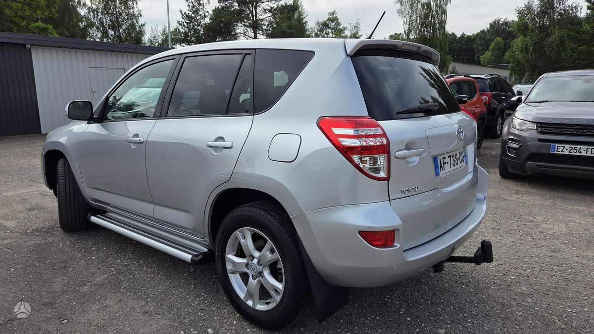 Toyota RAV4 - 8