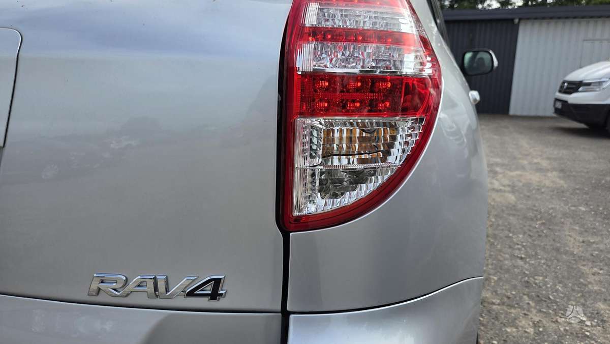 Toyota RAV4 - 9
