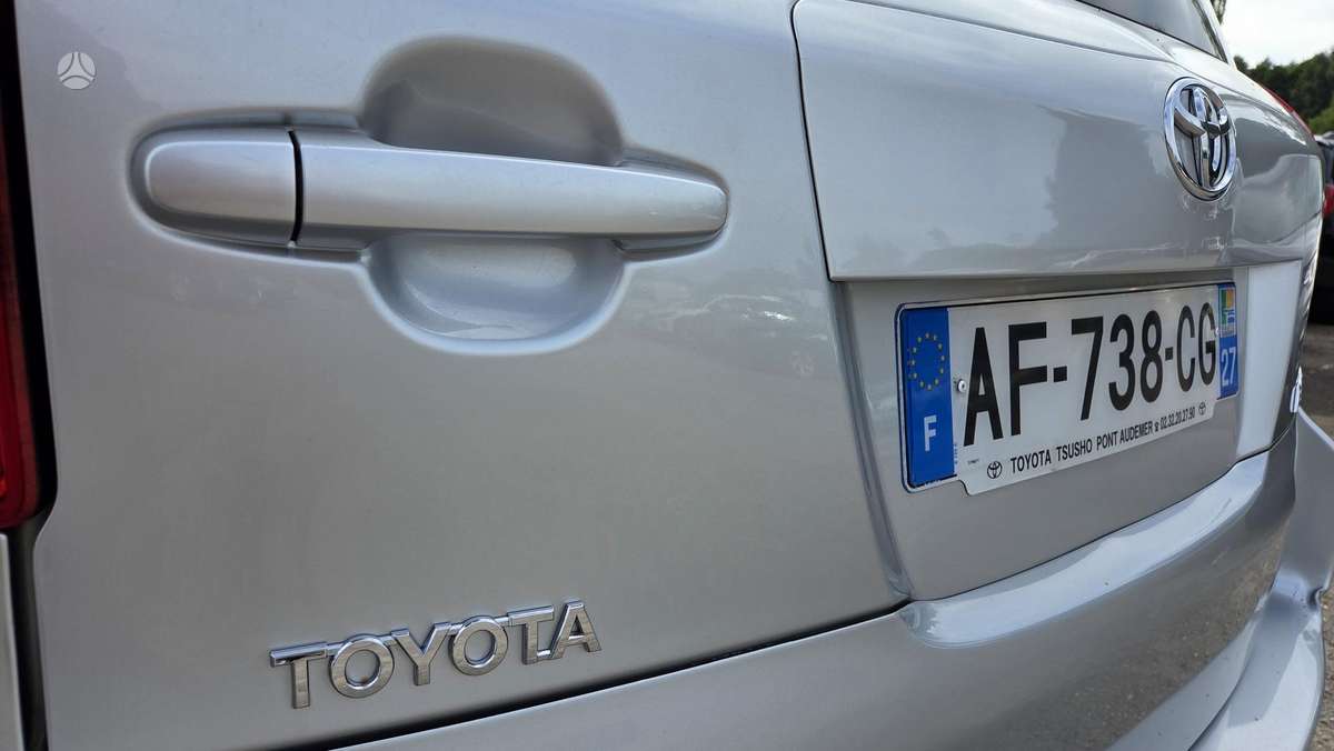 Toyota RAV4 - 10