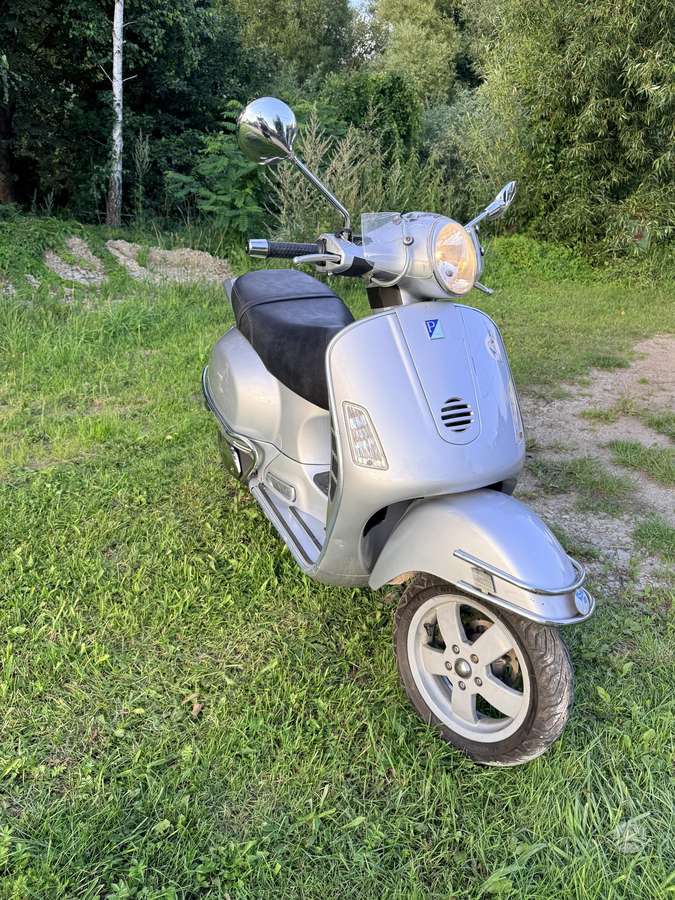 Piaggio Vespa 125cc, scooters / mopeds
