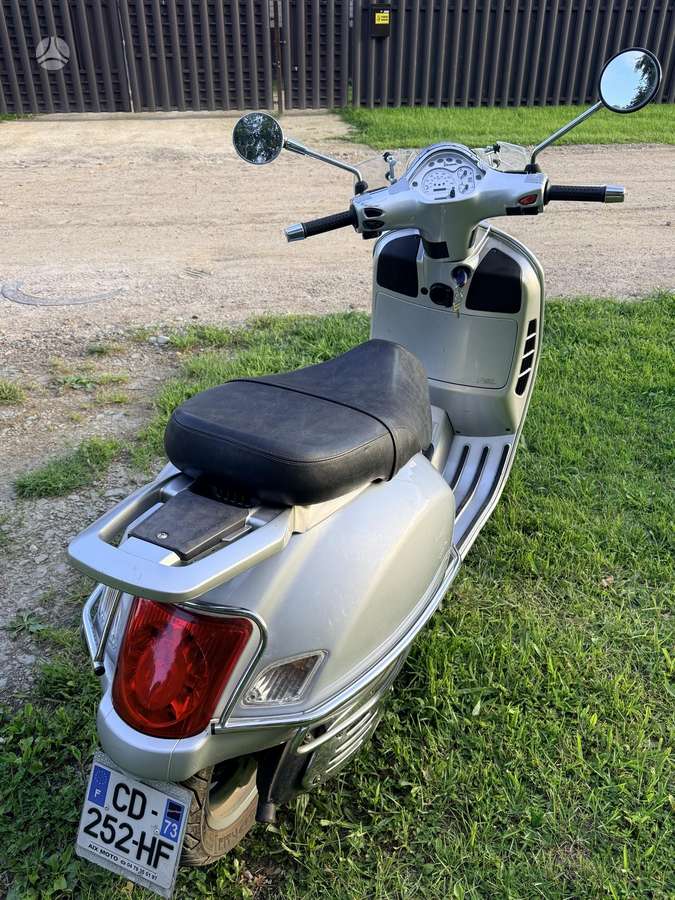 Piaggio Vespa 125cc, scooters / mopeds