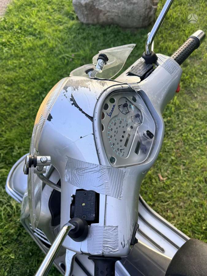 Piaggio Vespa 125cc, scooters / mopeds