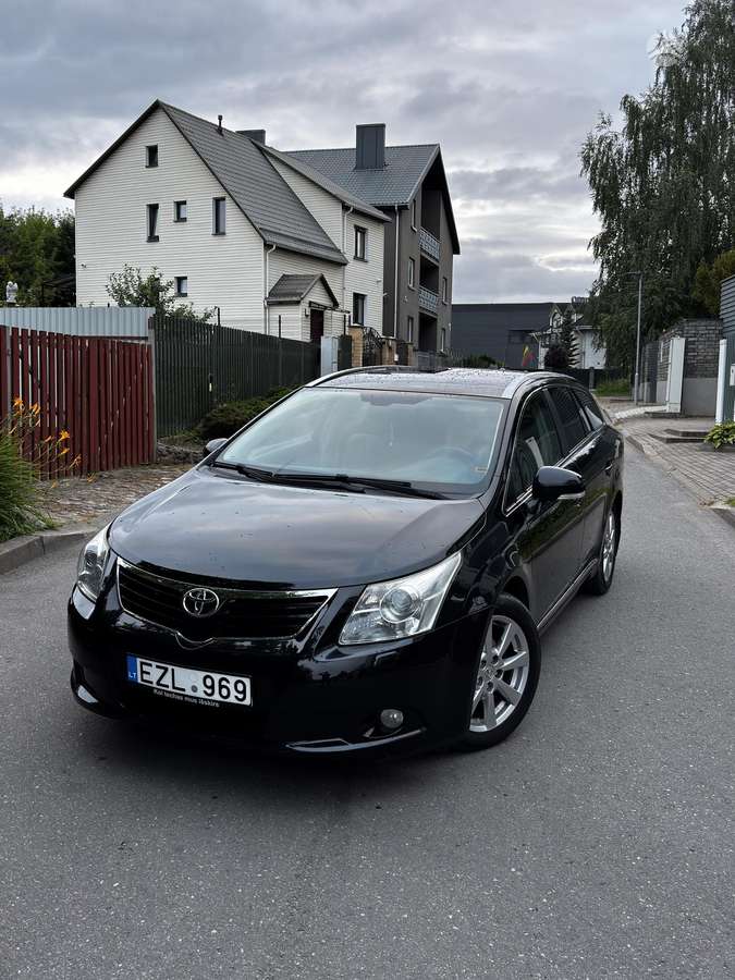 Toyota Avensis - 1