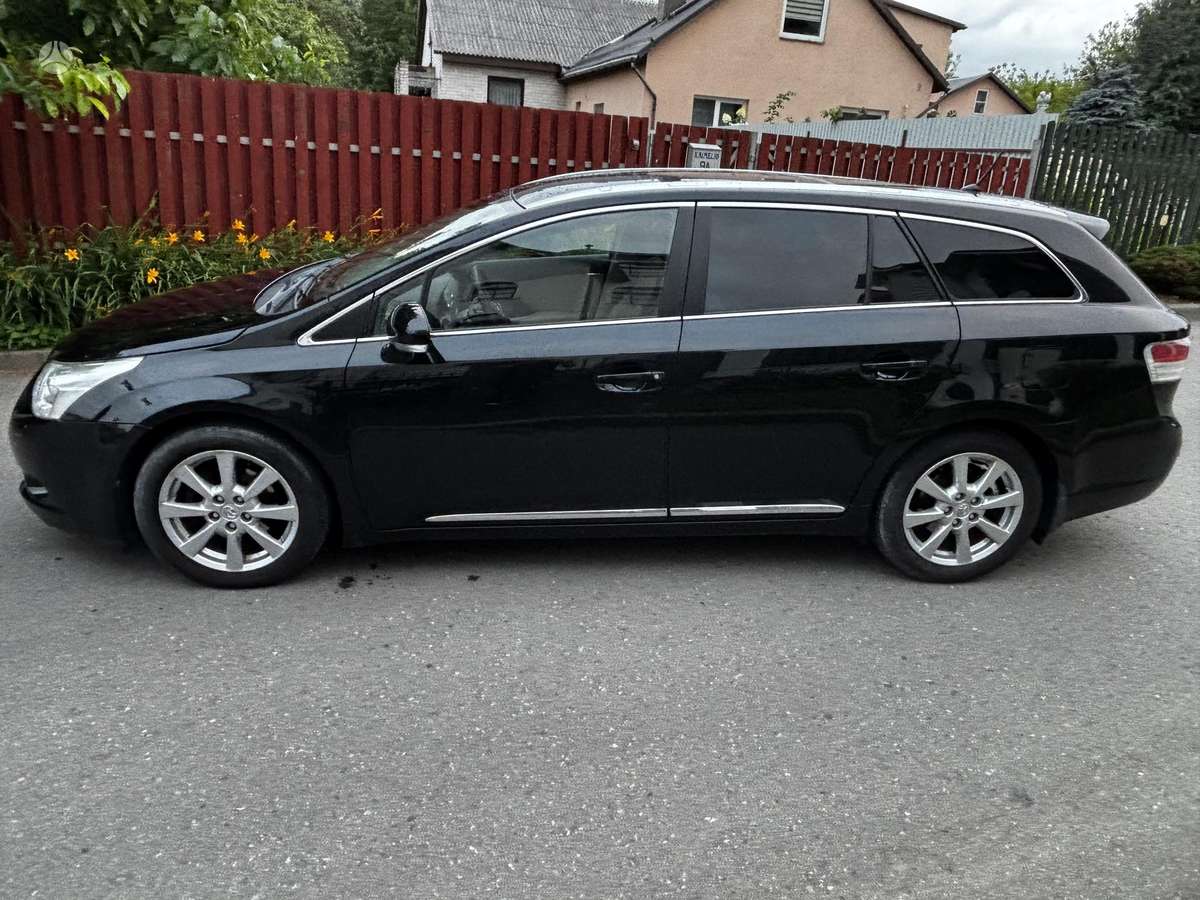 Toyota Avensis - 2