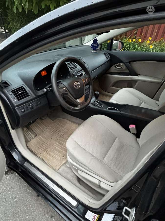 Toyota Avensis - 10