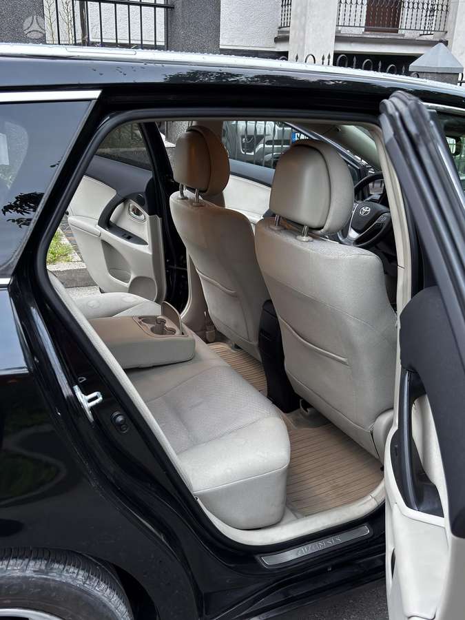 Toyota Avensis - 12