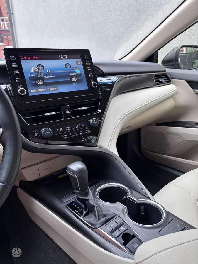 Toyota Camry - 4