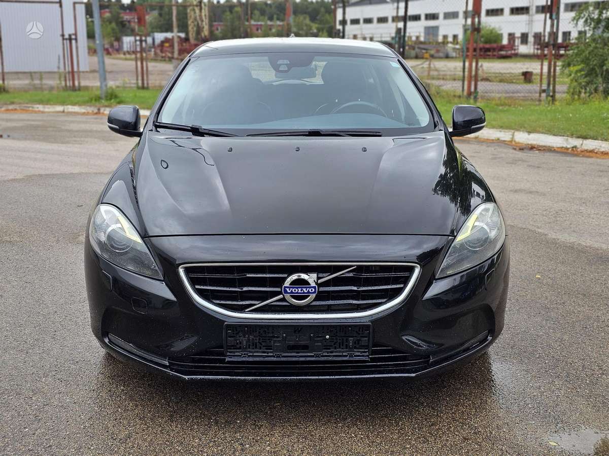 Volvo V40, 1.6 l., hatchback
