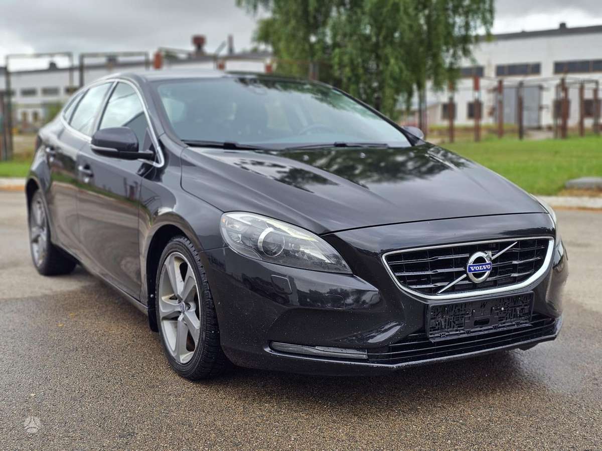Volvo V40, 1.6 l., hatchback