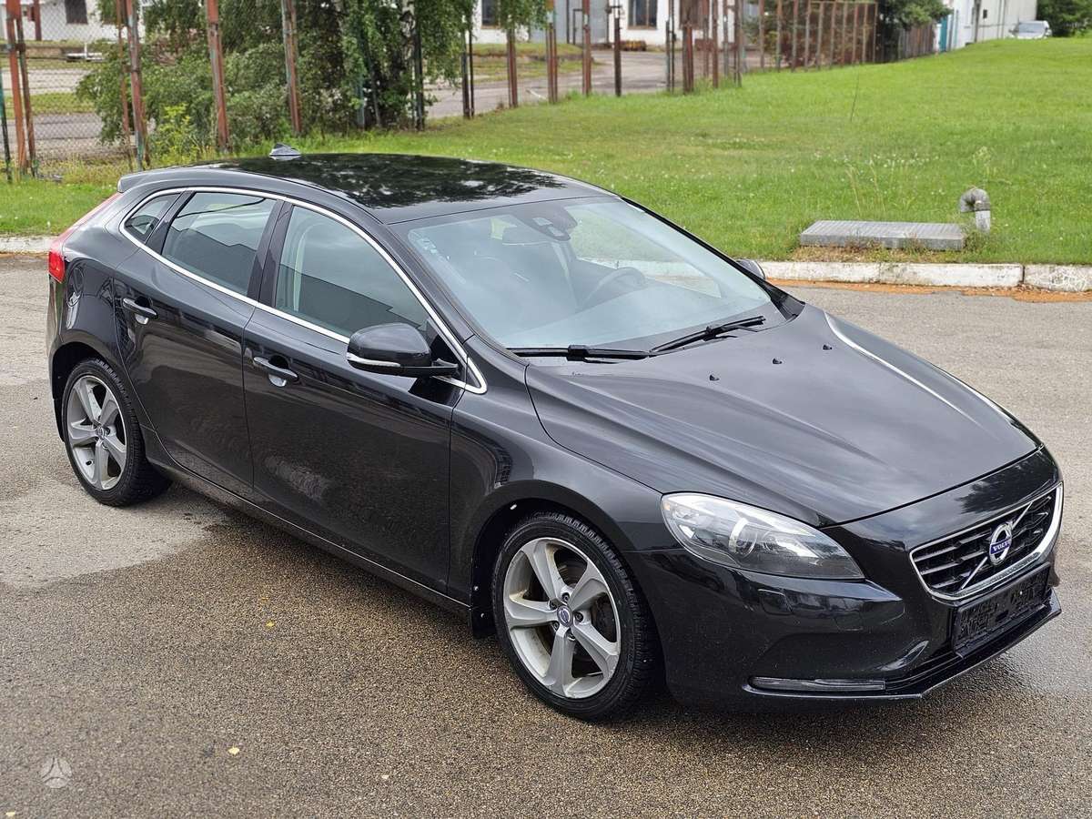 Volvo V40, 1.6 l., hatchback