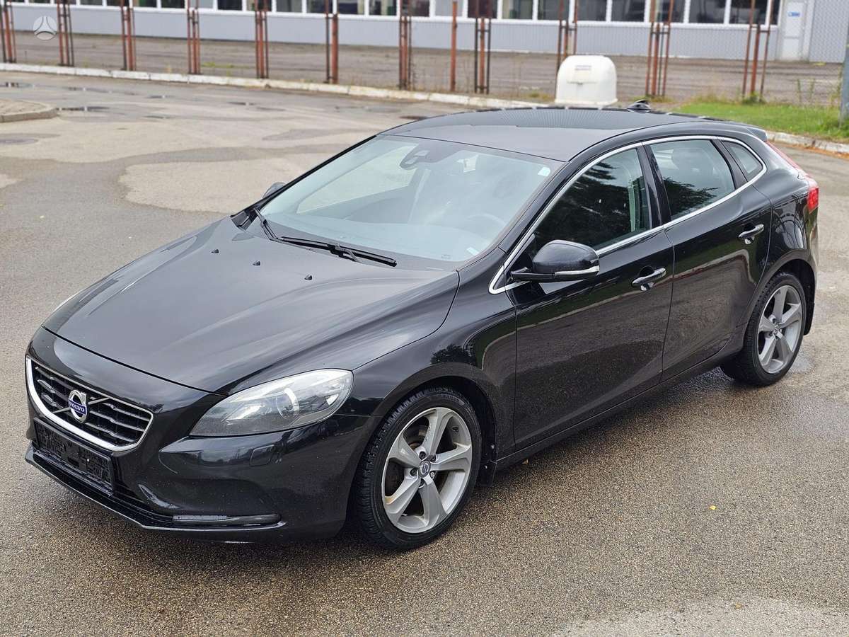 Volvo V40, 1.6 l., hatchback