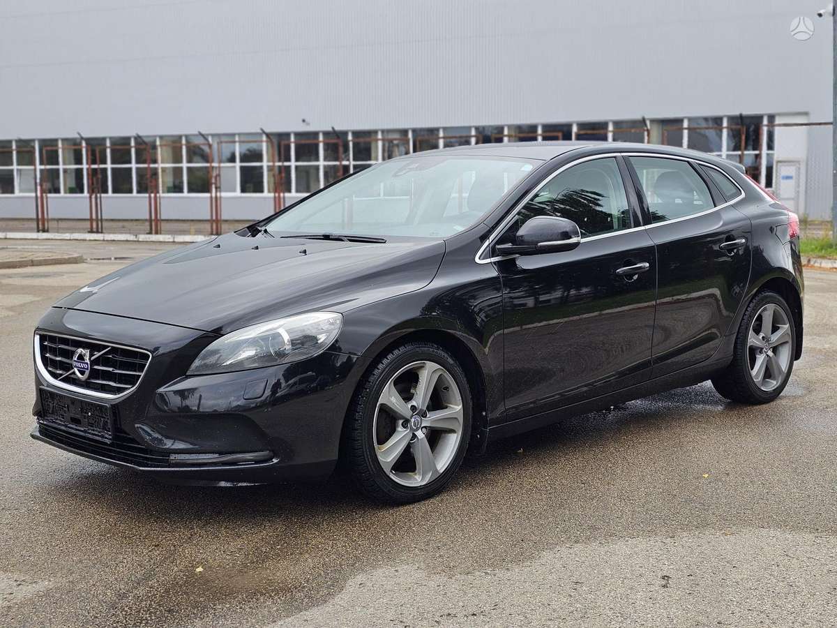 Volvo V40, 1.6 l., hatchback