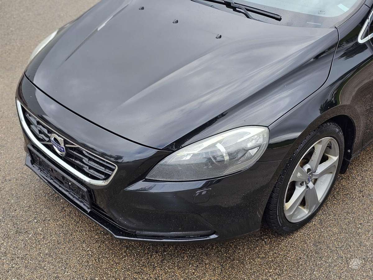 Volvo V40, 1.6 l., hatchback