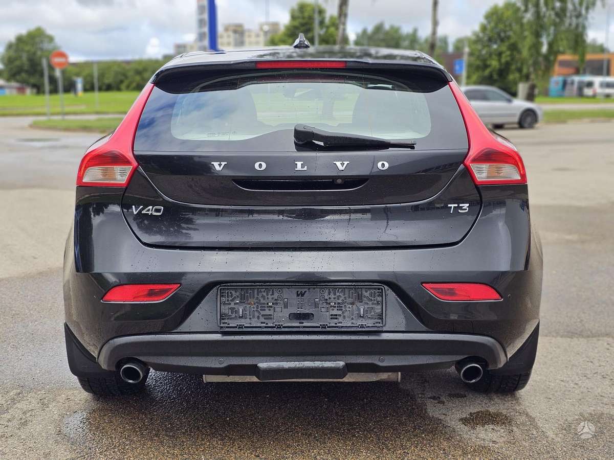 Volvo V40, 1.6 l., hatchback