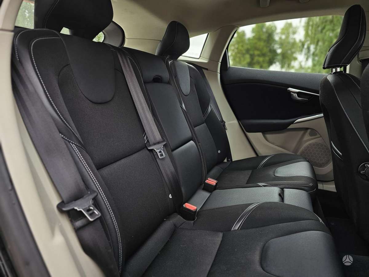 Volvo V40, 1.6 l., hatchback