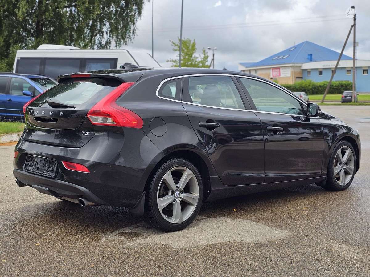 Volvo V40, 1.6 l., hatchback