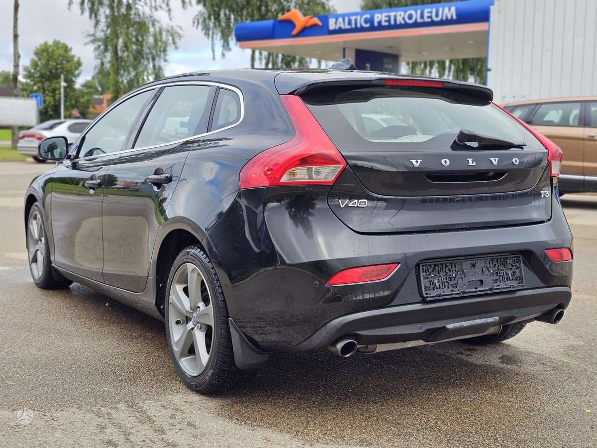 Volvo V40, 1.6 l., hatchback