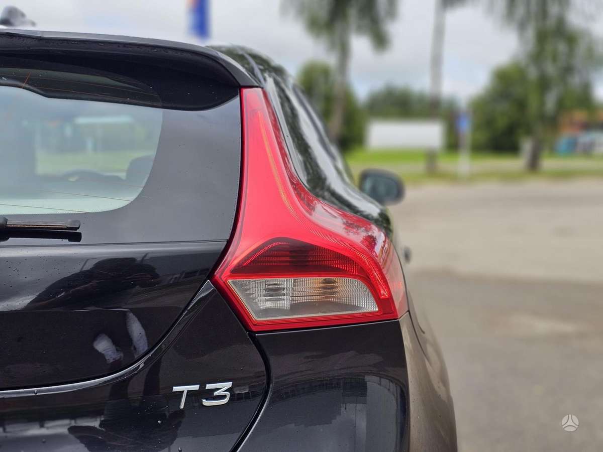 Volvo V40, 1.6 l., hatchback
