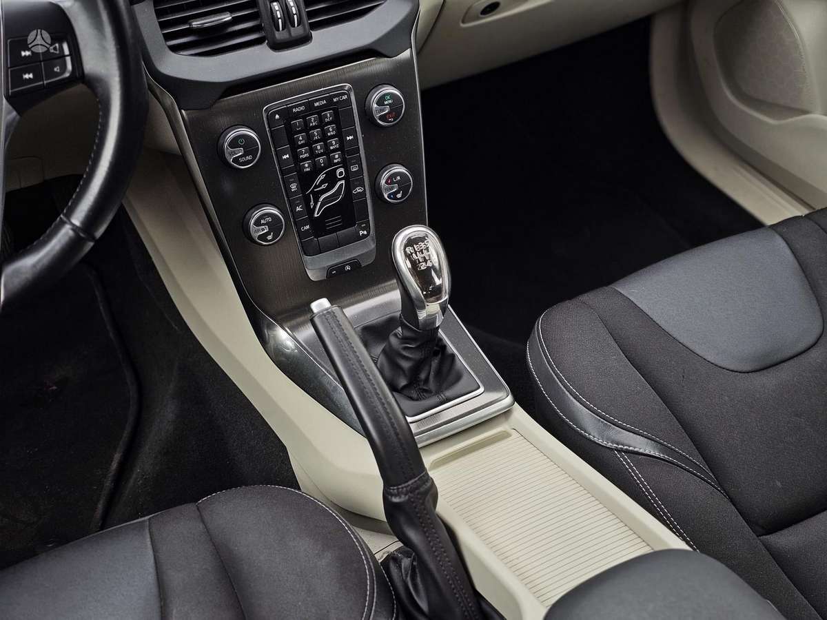 Volvo V40, 1.6 l., hatchback