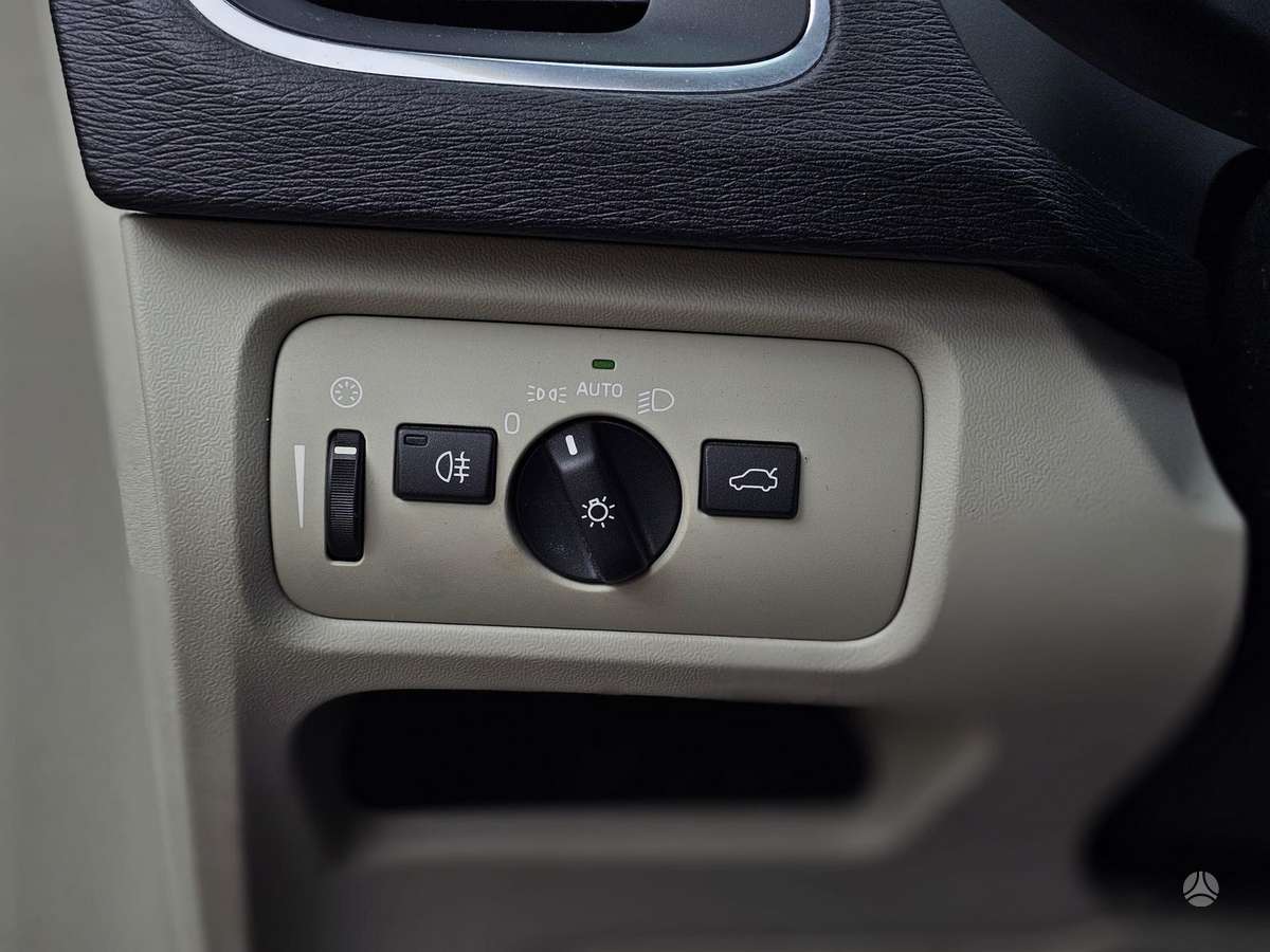 Volvo V40, 1.6 l., hatchback