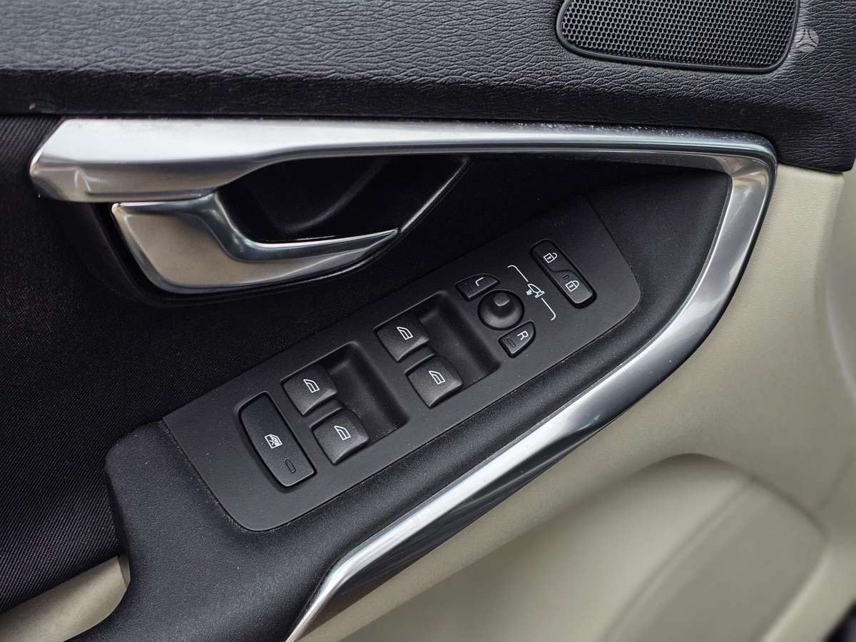 Volvo V40, 1.6 l., hatchback