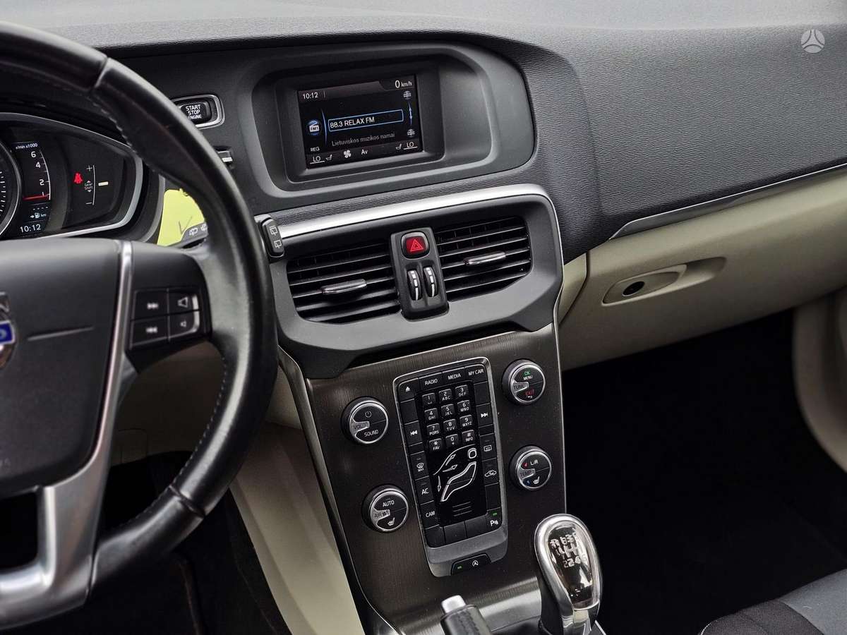 Volvo V40, 1.6 l., hatchback