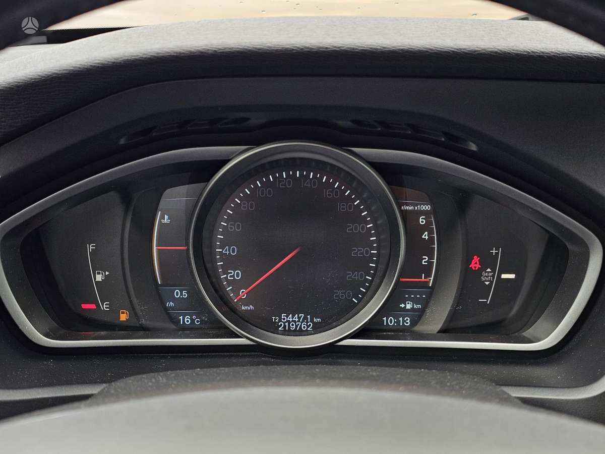 Volvo V40, 1.6 l., hatchback