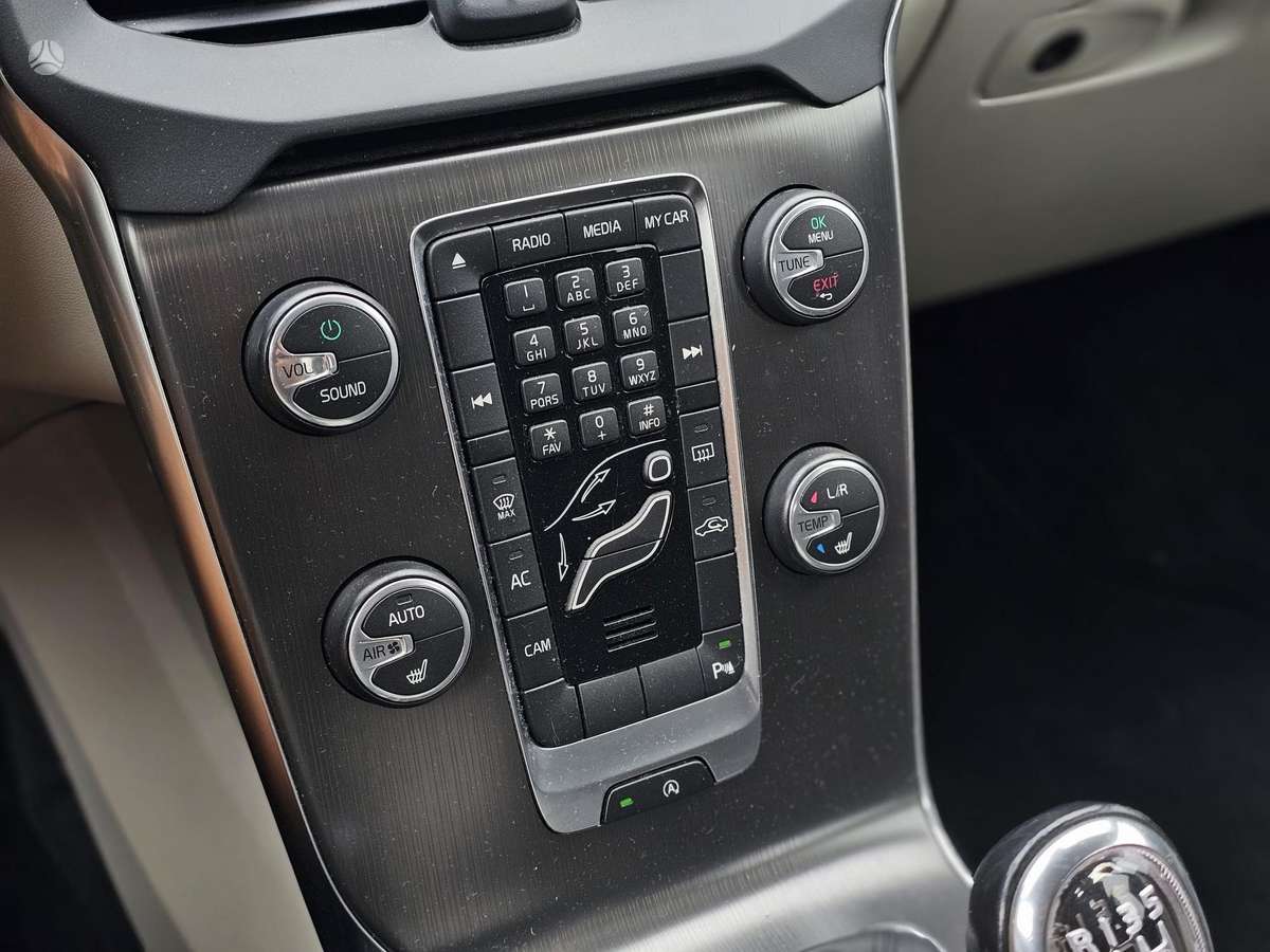 Volvo V40, 1.6 l., hatchback