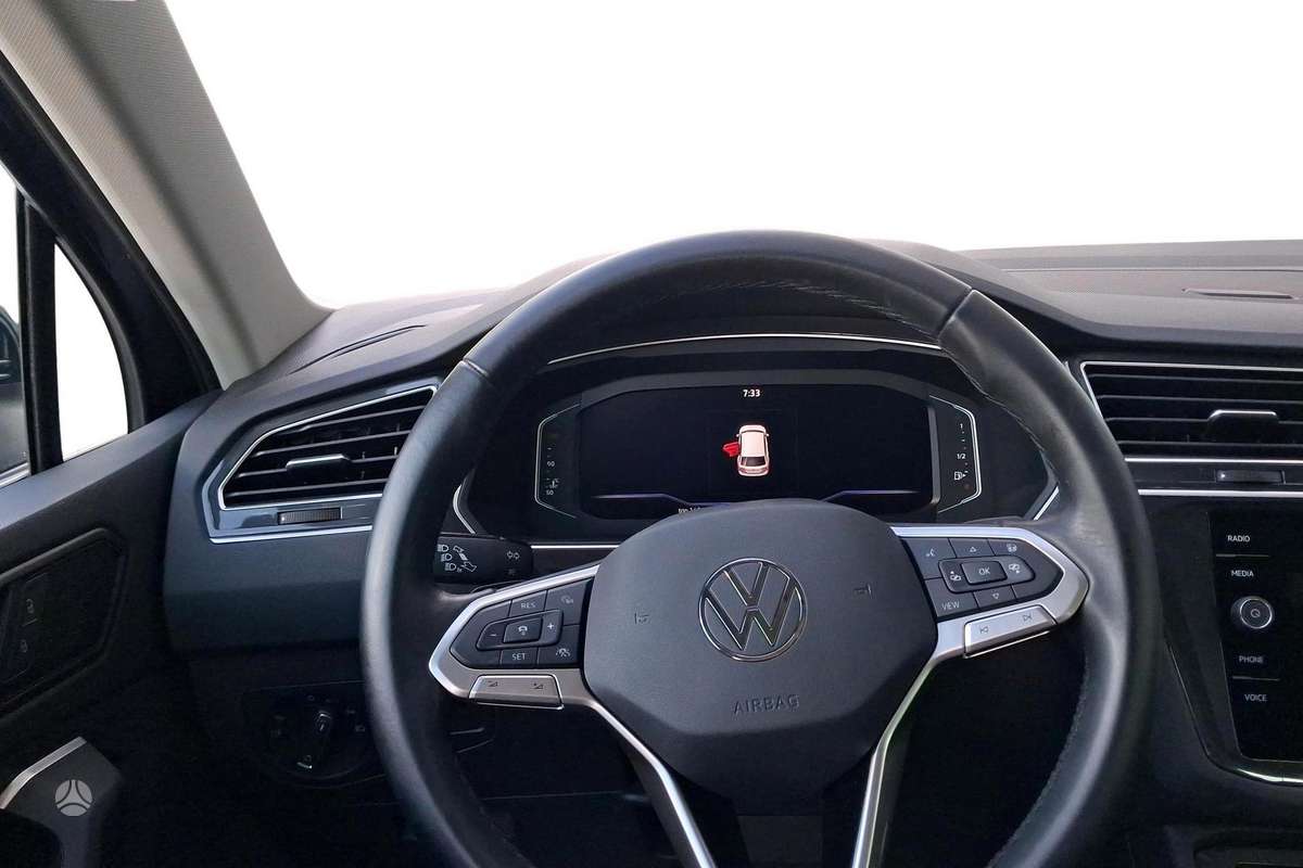 Volkswagen Tiguan - 11