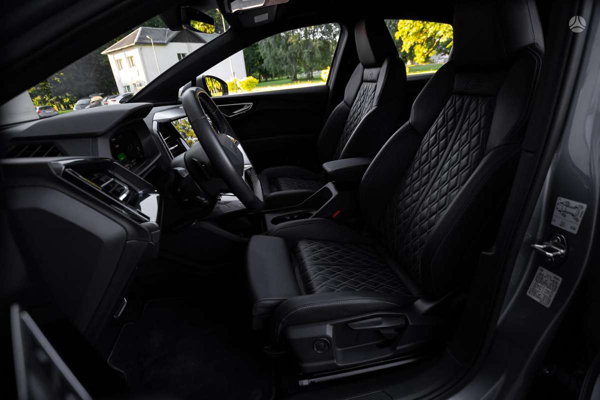 Audi Q4 e-tron, hatchback